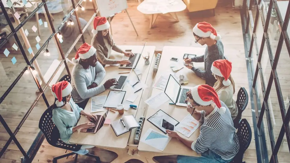 Mitarbeiter suchen in der Weihnachtszeit